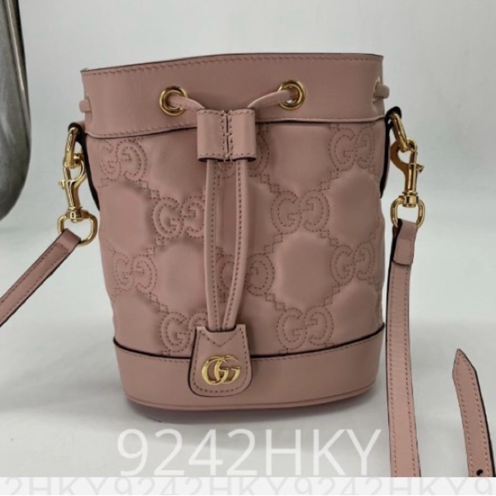 Gucci GG Matelasse bucket bag